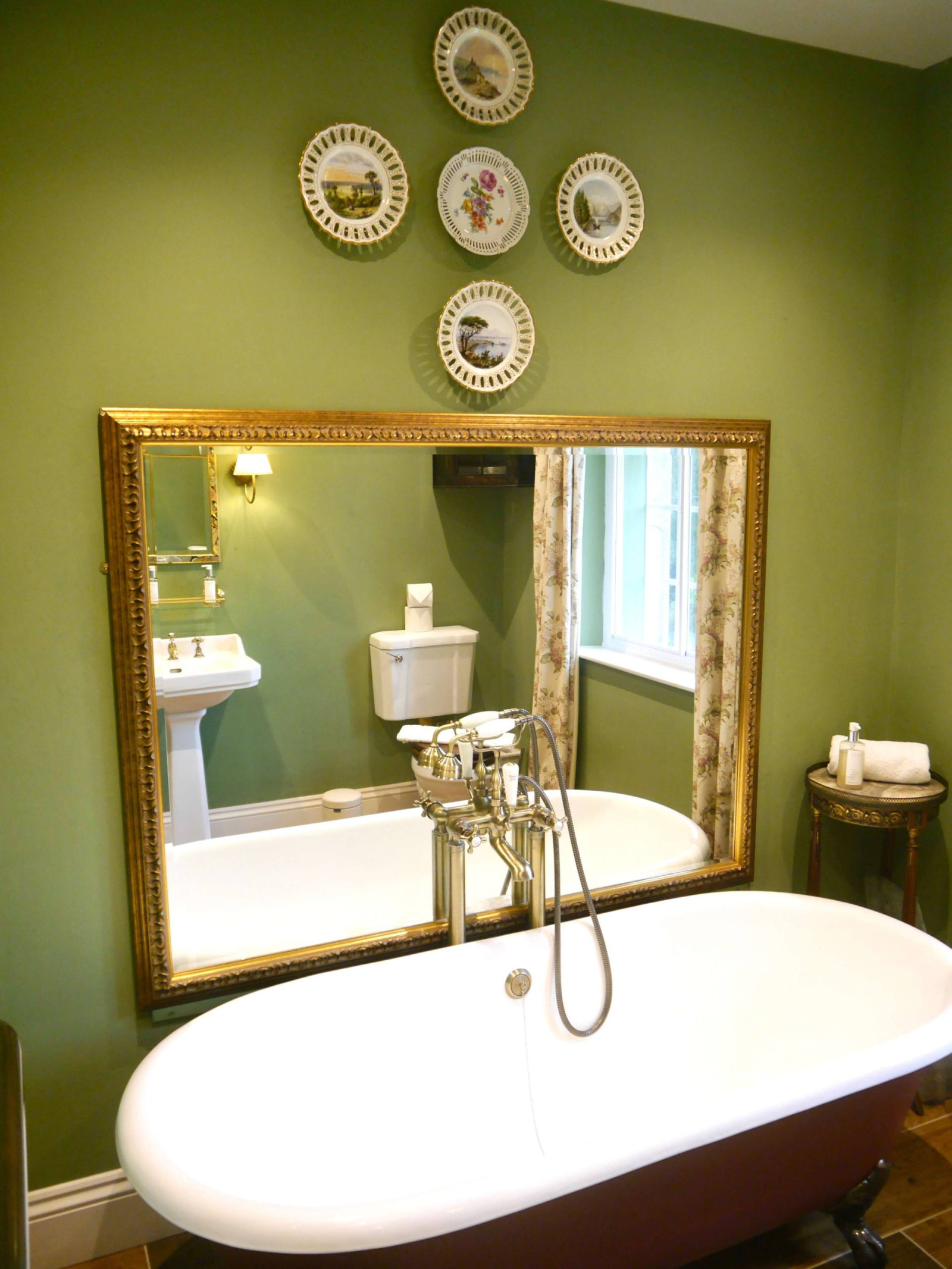 Castle Howard Cottages - Bathroom in The Green