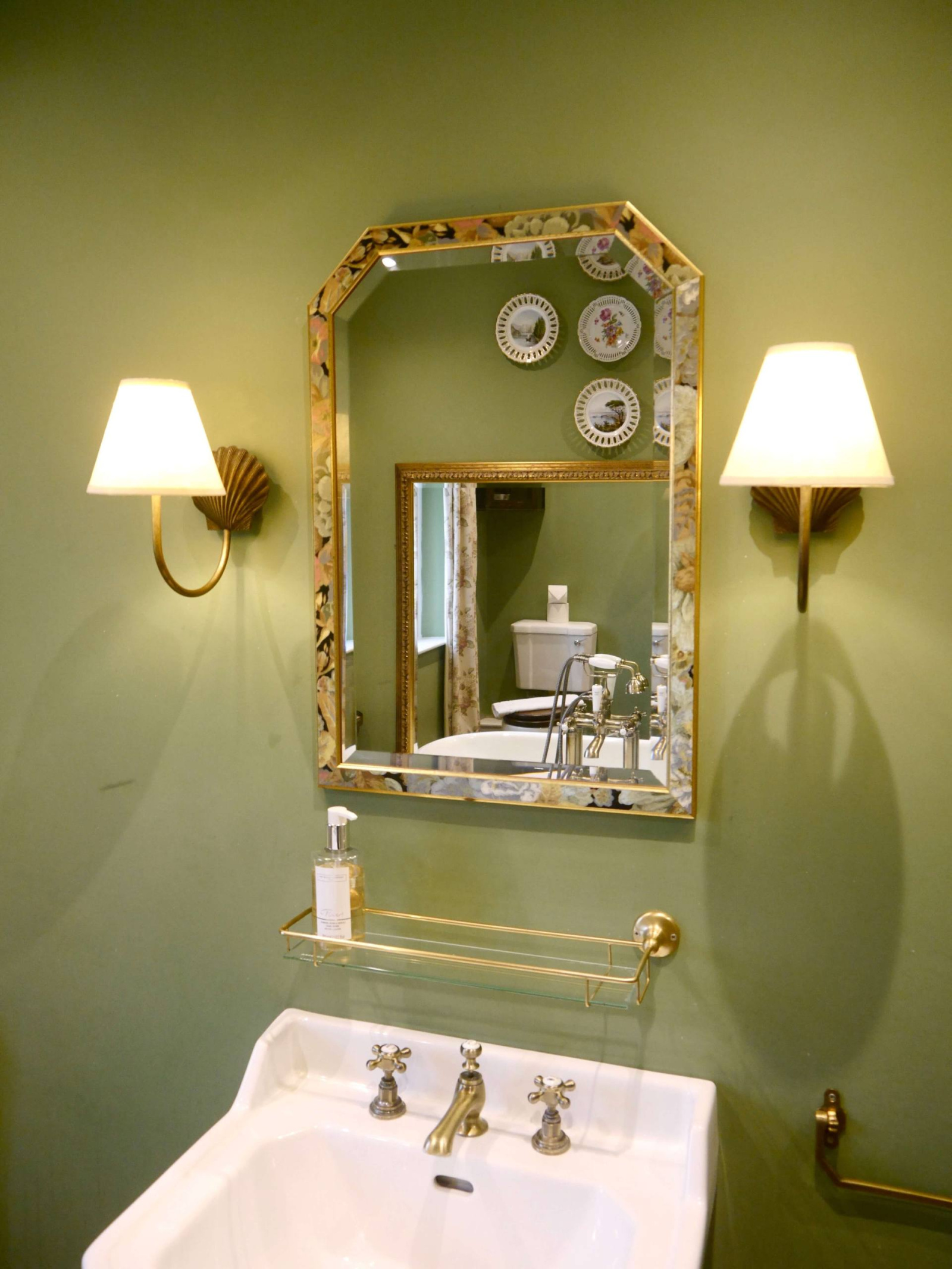 Castle Howard Cottages - Bathroom in The Green